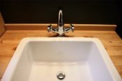 Photo d'un evier de salle de bain