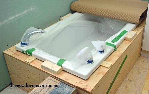 Baignoire encastr�e avant la pose du carrelage