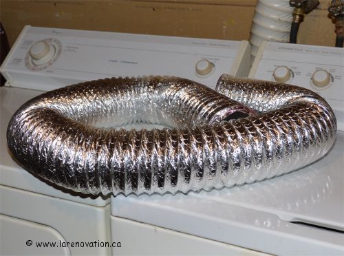 Photo du tuyau flexible d'une sécheuse