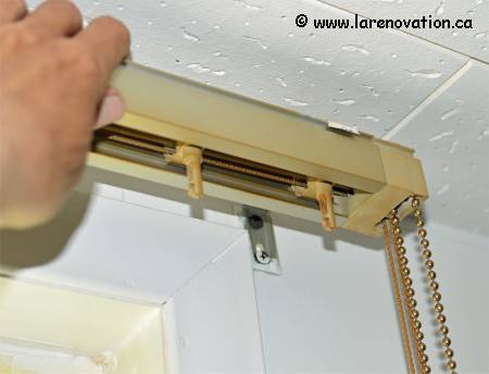 Installation du rail de store vertical
