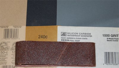 Photo de papiers abrasifs et bande pour ponceuse