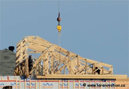 Installation des fermes avec une grue