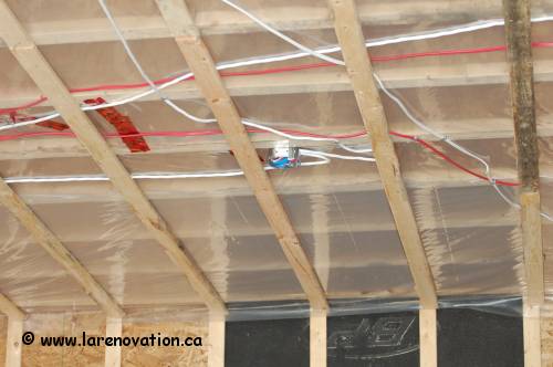 Pare-vapeur de poly�thyl�ne install� au plafond
