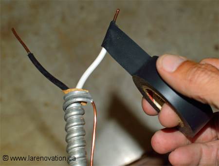 Photo de l'utilisation du ruban adh�sif  �lectrique