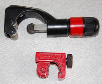Photo d'un coupe-tube et d'un mini coupe-tuyaux