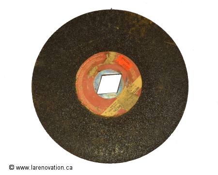 Photo de lame abrasive à métaux pour scie ronde
