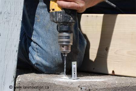 Photo d'une perceuse � percussion au travail