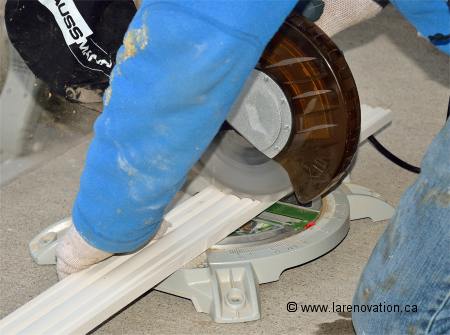 Photo de la coupe du cadrage avec une scie � onglet