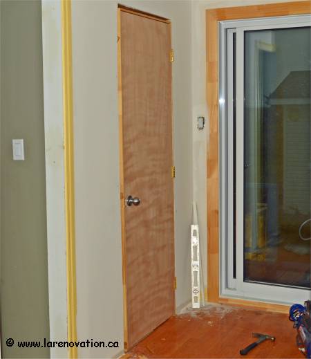 Pose de la porte dans la cloison