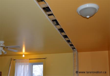 Photo du trou du mur dans le plafond