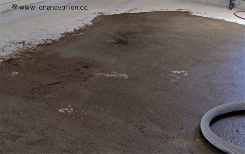 Reparation de la surface en ciment du plancher avec un scellant