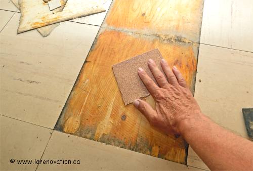 Sablage de la surface du plancher