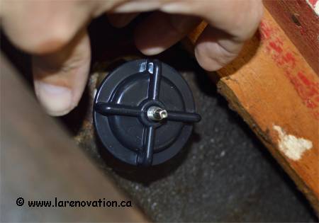 Fixation de la base du robinet