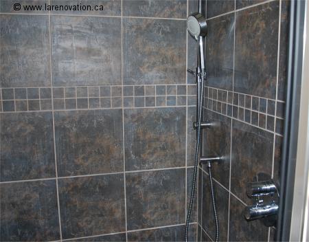 Photo de la robinetterie de la douche