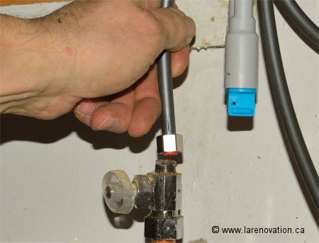 Photo du branchement de l'alimentation d'eau de l'�vier