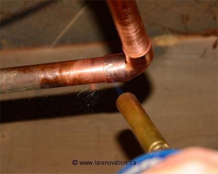 Photo du chauffage du joint avec la torche � souder