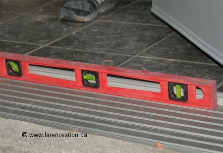 Photo du niveau et du seuil et de la porte